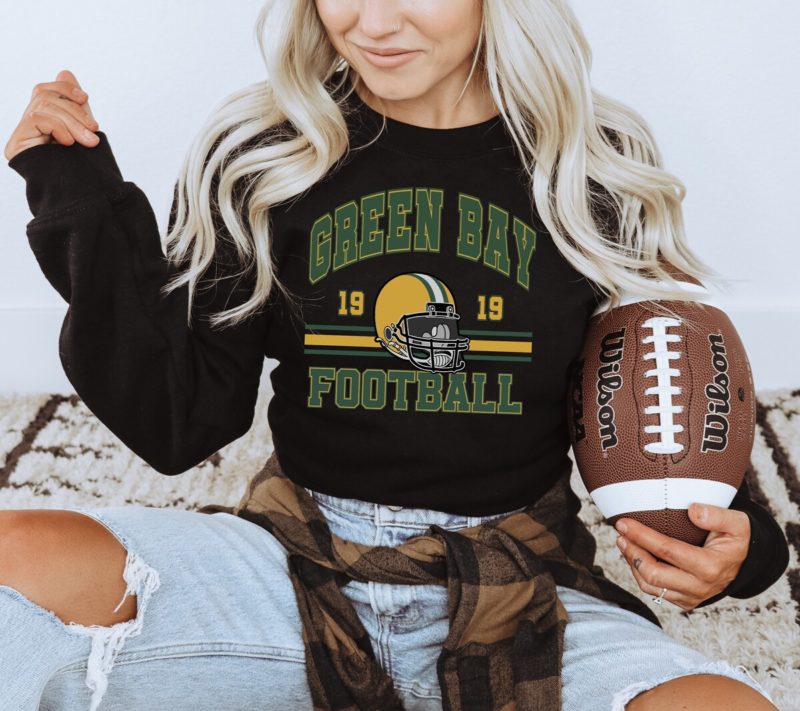 Unisex Vintage Green Bay Football Sweatshirt - Retro Packers Football Crewneck Shirt - Perfect Gift for 80s Sports and Green Bay Football Fans